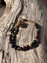 Charger l'image dans la galerie, Bracelet Kundalini - bracelet mixte de pierre semi précieuse de Grenat et d'Onyx - SamEtnic